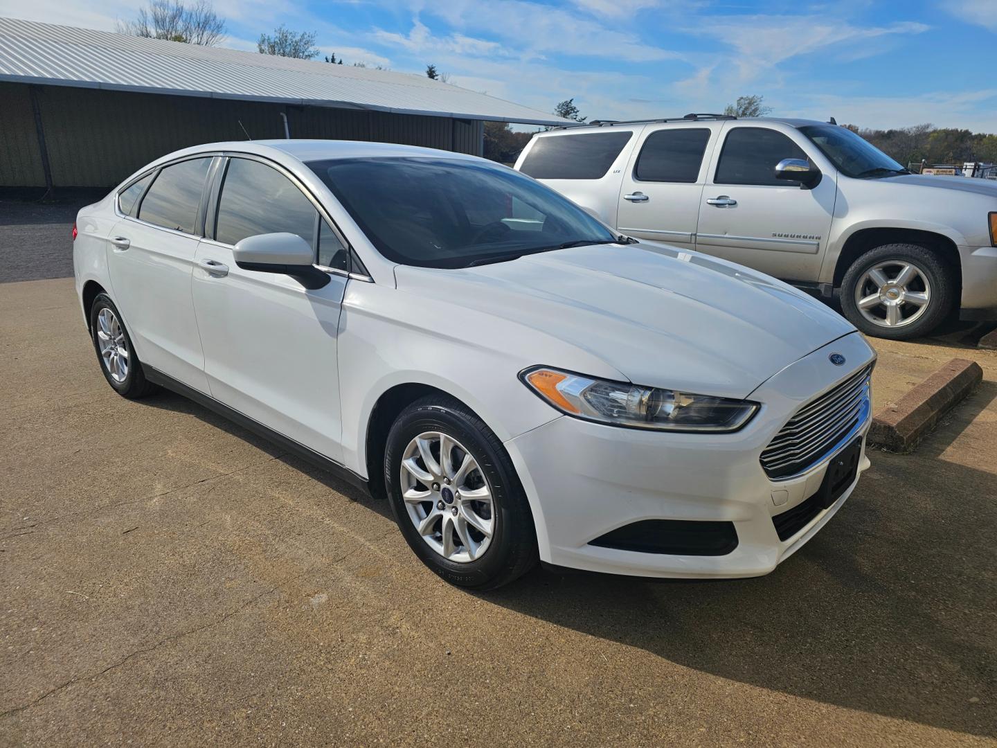 2016 WHITE Ford Fusion S (1FA6P0G70G5) with an 2.5L L4 DOHC 16V engine, 6-Speed Automatic transmission, located at 533 S Seven Points BLVD, Seven Points, TX, 75143, (430) 255-4030, 32.313999, -96.209351 - Photo#1